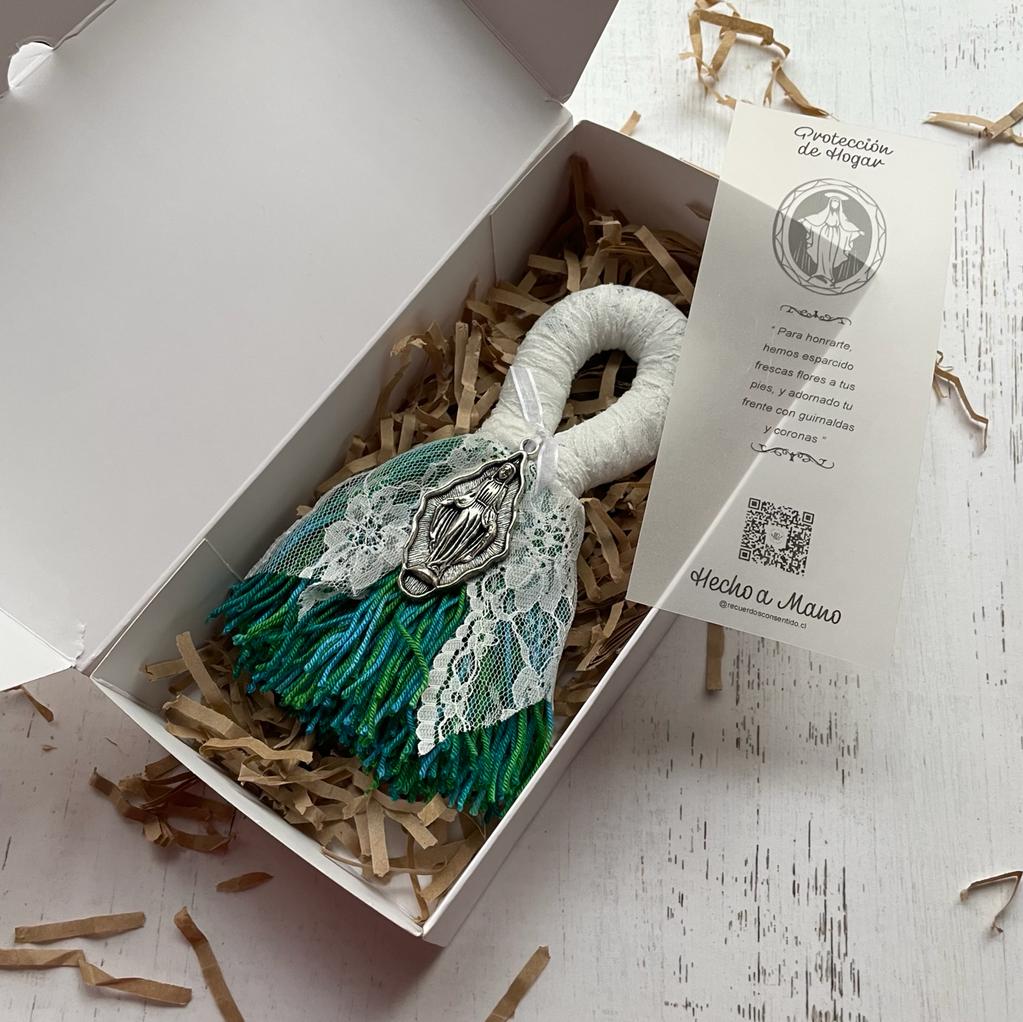 Protección de Hogar Virgen de los Rayos ⚡️ Borla Lana - Imagen 4