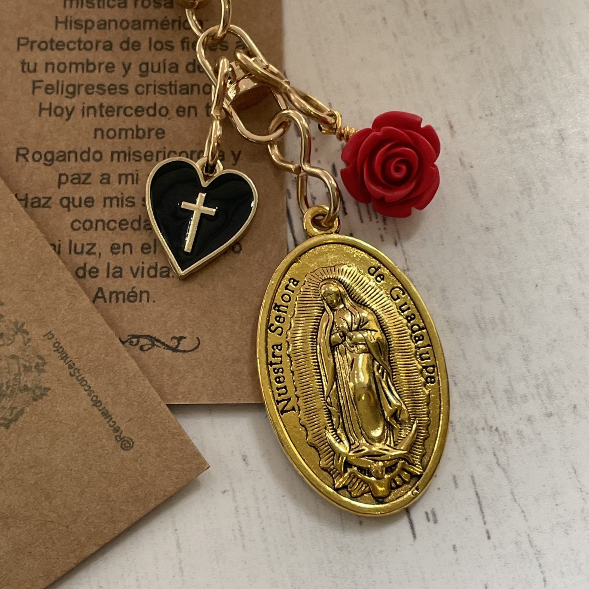 Llavero Virgen de Guadalupe Gold Protector – Recuerdos con Sentido