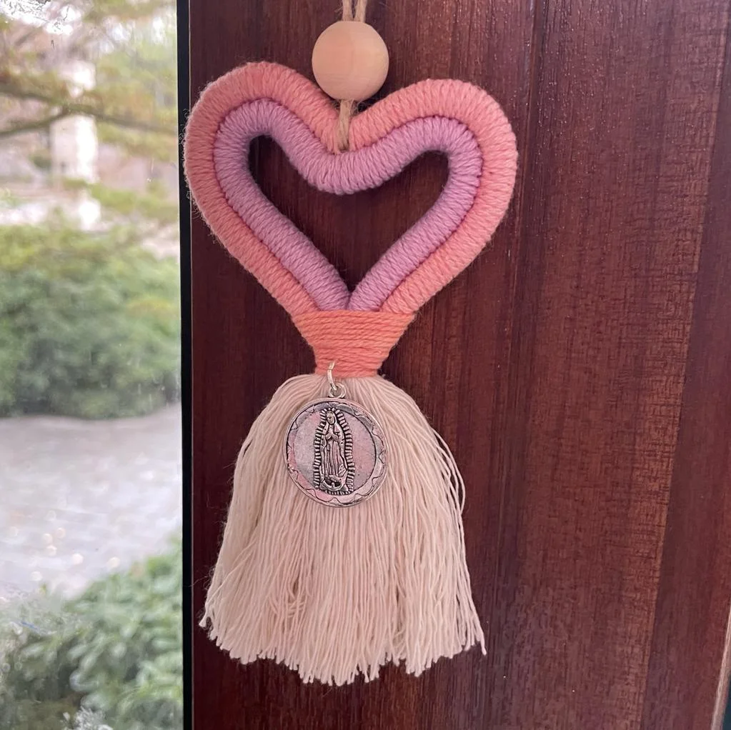 Protector corazón macramé Virgen de Guadalupe Heart - Imagen 3