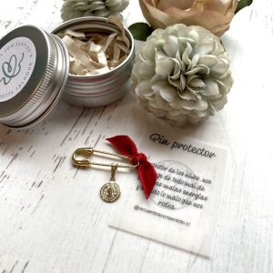 Pin Rojo Sn. Benito Baño de oro