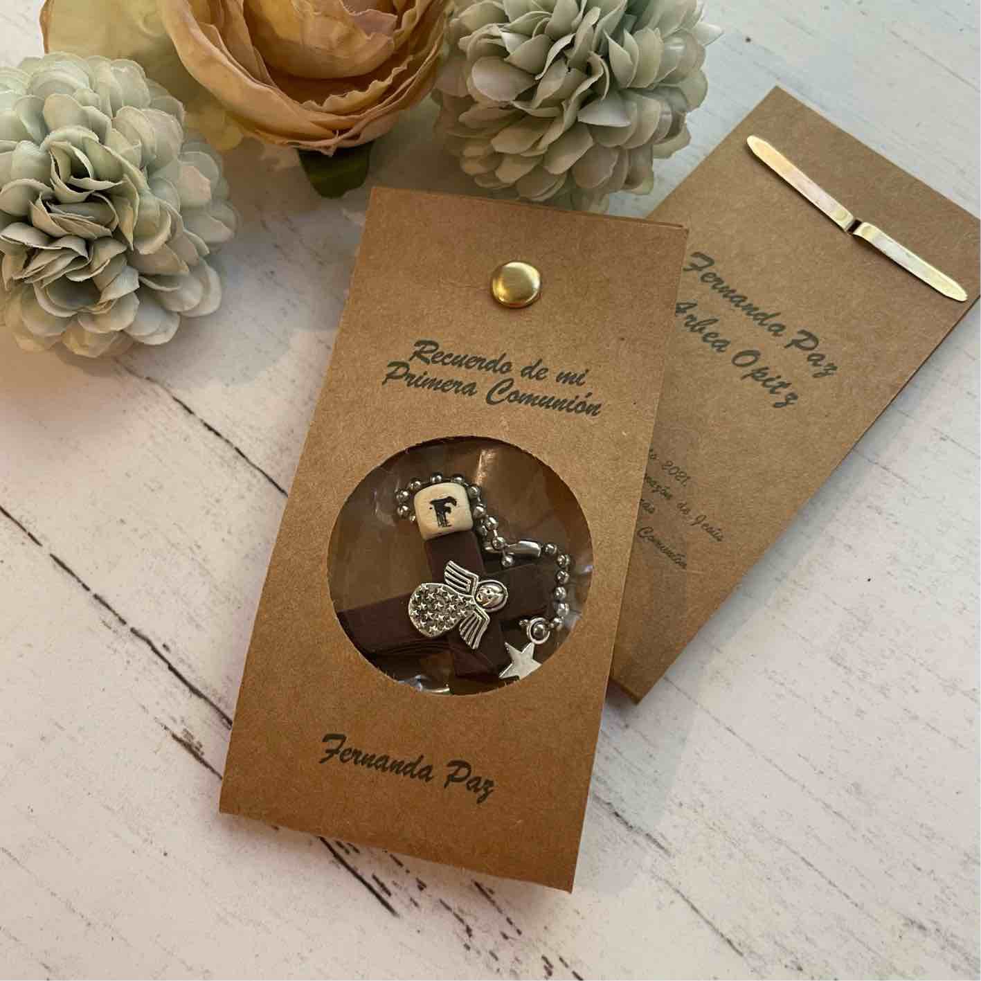 Recuerdos de Bautizo Primera Comunión Colgante Cruz Angel de mi Guarda - Letra Personalizada $3.050- c/u - Imagen 4