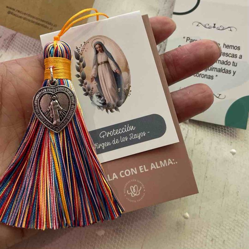 Protección auto borla arcoiris, Virgen de los Rayos - Imagen 3
