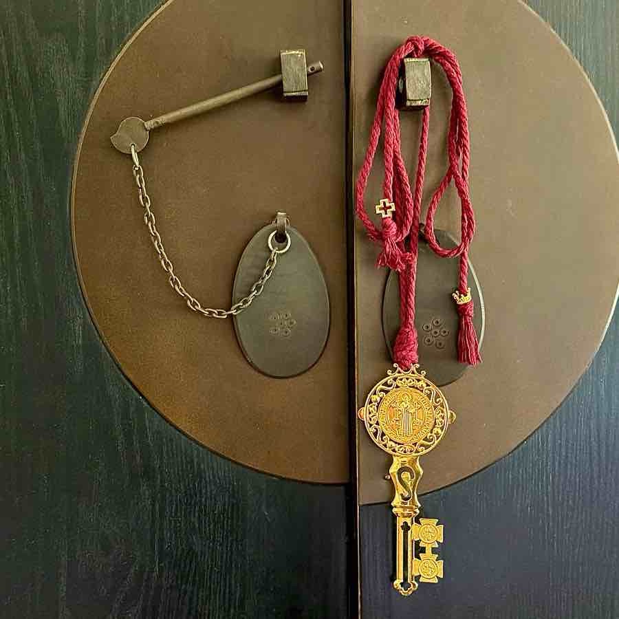 Protector Llave San Benito Red